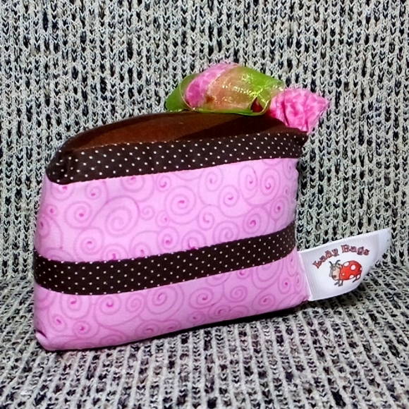 NWOT Slice Of Cake Lady Bags Pincushion - Picture 3 of 7